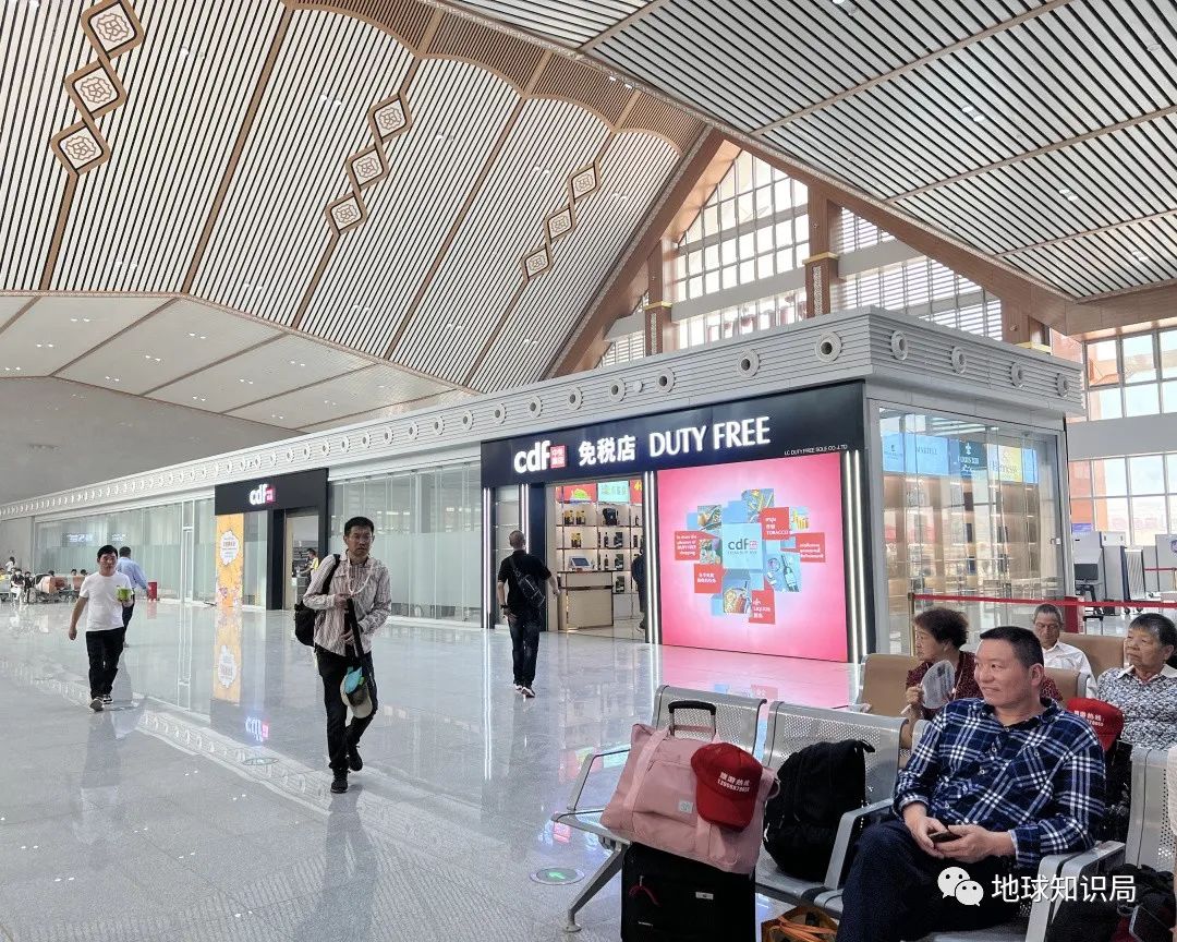 刚刚,中国火车飞进老挝首都!