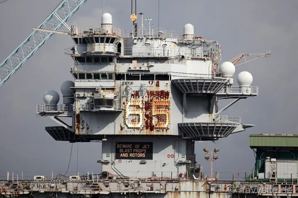 南海捣乱的尼米兹号核航母,美军规划退役拆解!中国航母还要加油