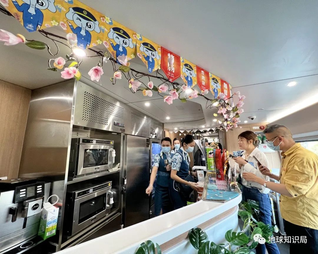 刚刚,中国火车飞进老挝首都!