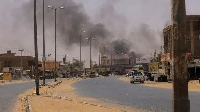 前哨站|从骆驼贩子到割据军阀 “苏丹小吕布”为何再挑战端?