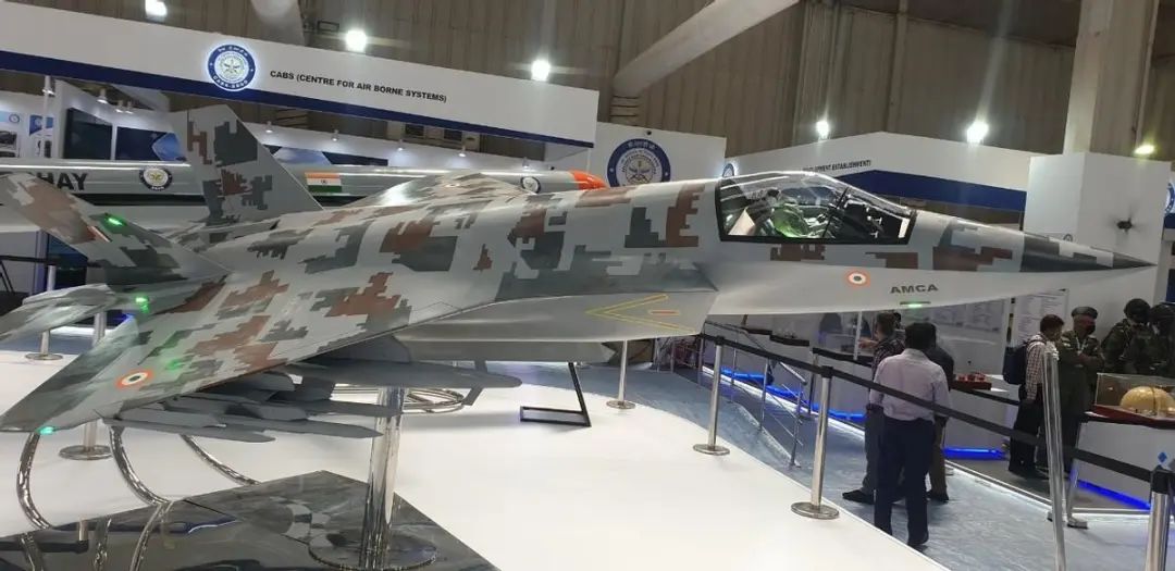 对比歼-20，印度终于承认：五代机实在造不出来