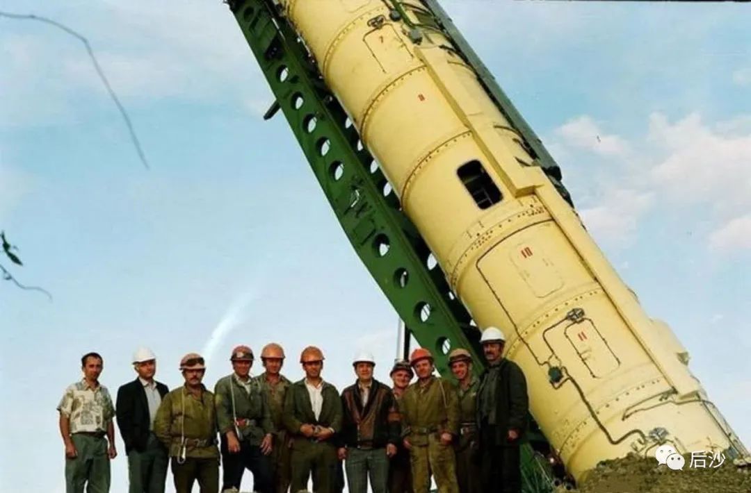 克林顿后悔逼乌克兰挥刀自宫!美国是好心办坏事?