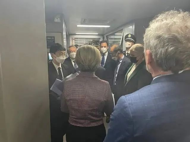 被美国连捅三刀后,中法超级大单让马克龙认清未来!