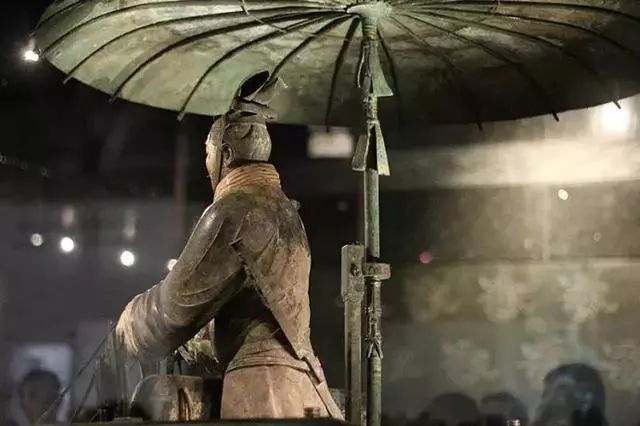 秦始皇铜车马上那把伞，才是最逆天的设计