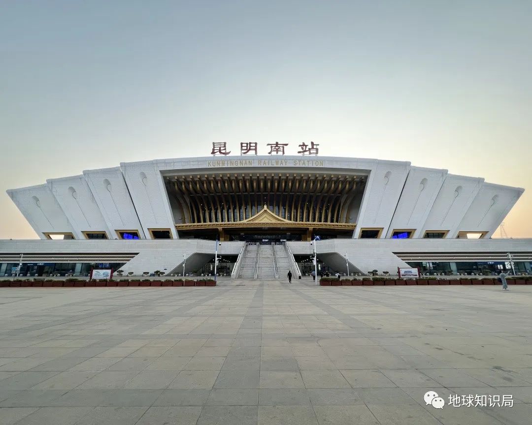 刚刚,中国火车飞进老挝首都!