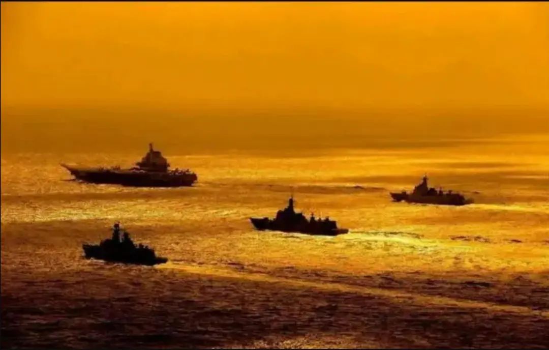 解放军航母打击群,突然现身第二岛链,关岛进入歼-15作战半径