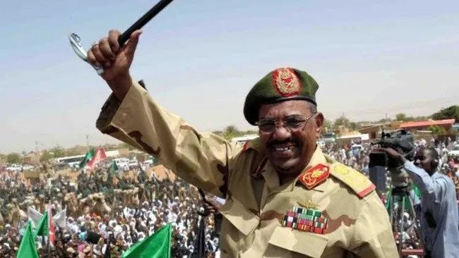 前哨站|从骆驼贩子到割据军阀 “苏丹小吕布”为何再挑战端?