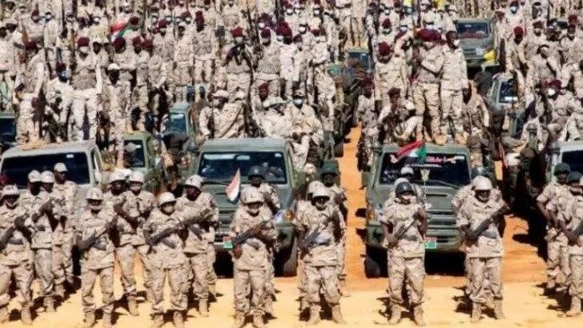 前哨站|从骆驼贩子到割据军阀 “苏丹小吕布”为何再挑战端?