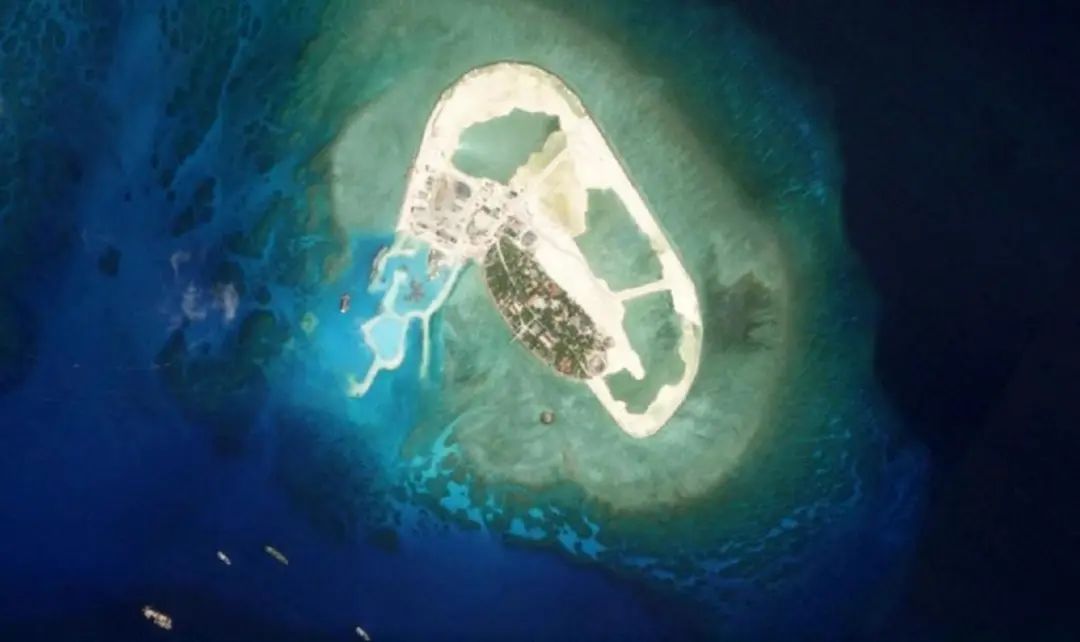 越南南海偷偷造岛，中国“睁一只眼闭一只眼”？