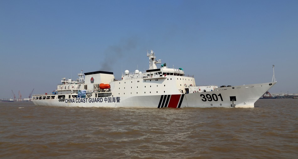 中国南海“碰碰船”为什么越来越大了？高挂Z字旗，054A导弹海警船？