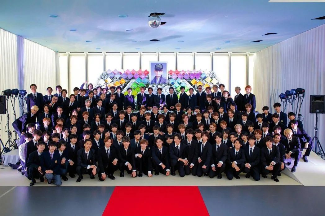 扳不倒的日本传媒大亨:一生作恶,最终却安享“笑果”