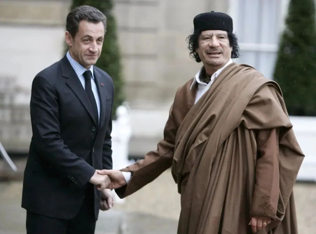 68岁的法国前总统萨科齐要戴电子脚铐？这还没完……