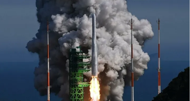 韩国自称“航天强国”两天后,尹锡悦遭遇“天罚”!