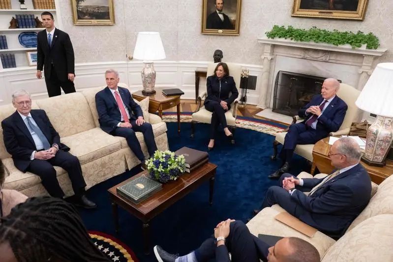 拜登不顾美国最大危机,也要飞到中国家门口布局!什么信号?