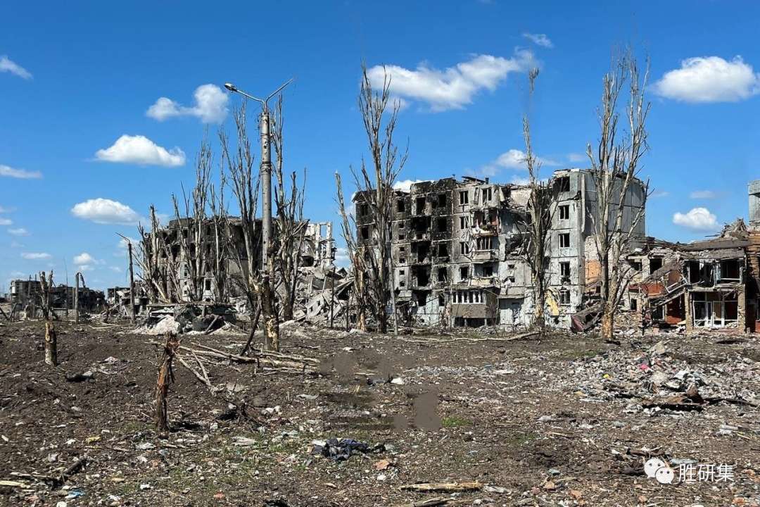 踩着废墟拿下多米诺,滑翔炸弹成制胜法宝!