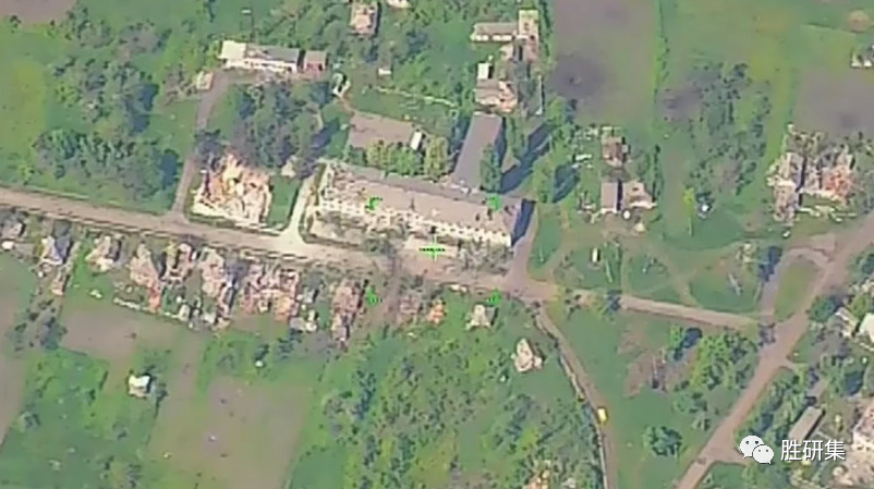 踩着废墟拿下多米诺,滑翔炸弹成制胜法宝!