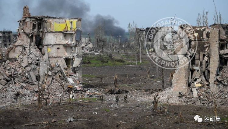 烈火焚城,最后0.6平方公里!