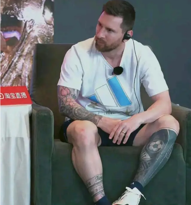 球王梅西机场滞留两小时,我们需要反思么?