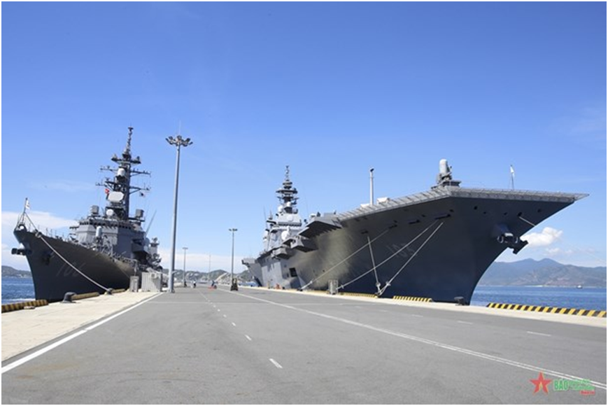 “里根”号航母高调访岘港,越南防长却到了中国……