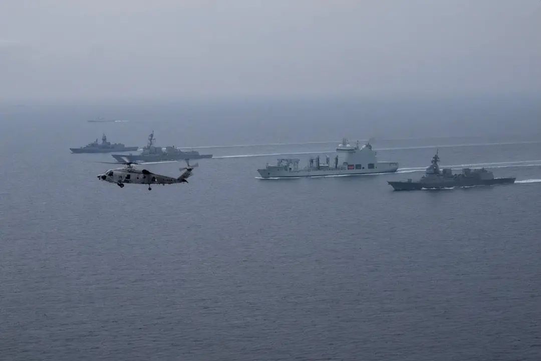 中国052C四舰编队,强行插入美日舰队