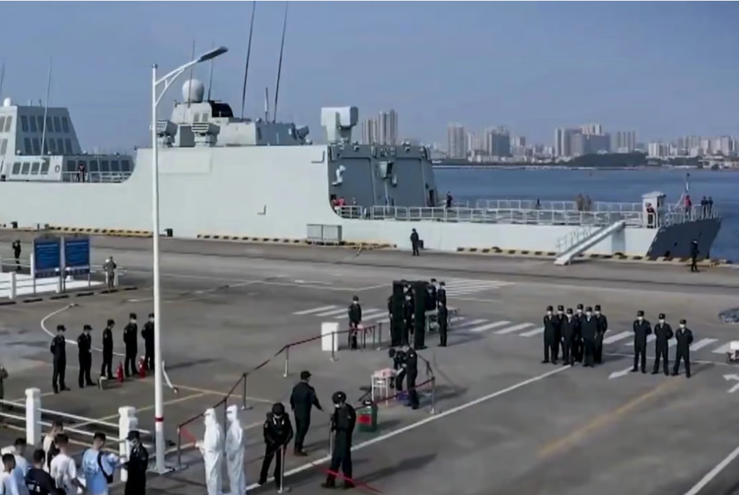 南海方向,055大驱演练撤侨!做好最坏准备?