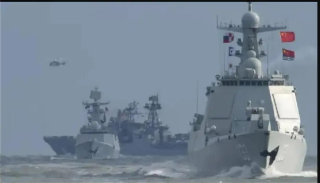 中俄携手亮剑,055大驱奉命北上,俄舰队倾巢而出!日本,该定期敲打了