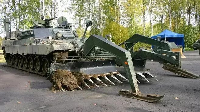 殉爆飞头、被柳叶刀单杀！盘点乌军豹2A6稀奇古怪的死法，德国的坦克也不灵了？