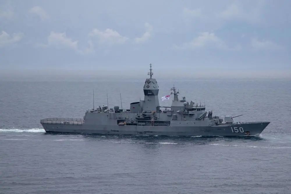 中国052C四舰编队,强行插入美日舰队