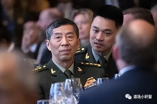 美国高调告诉全世界想与中国对话的想法遭到拒绝;香格里拉对话晚宴上,美国防长主动与中国防长握手,为什么?