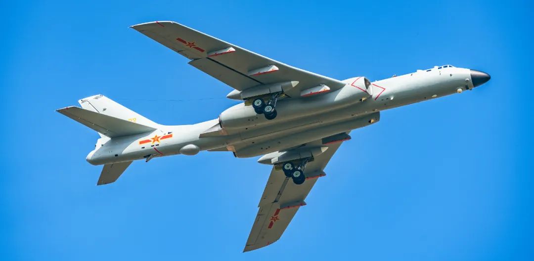 官方证实!轰-6K夜间绕岛巡航!