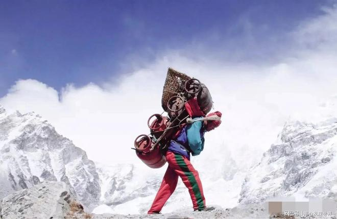 “钱给够,抬你上珠峰”:他们拿命向导,只成了故事的配角