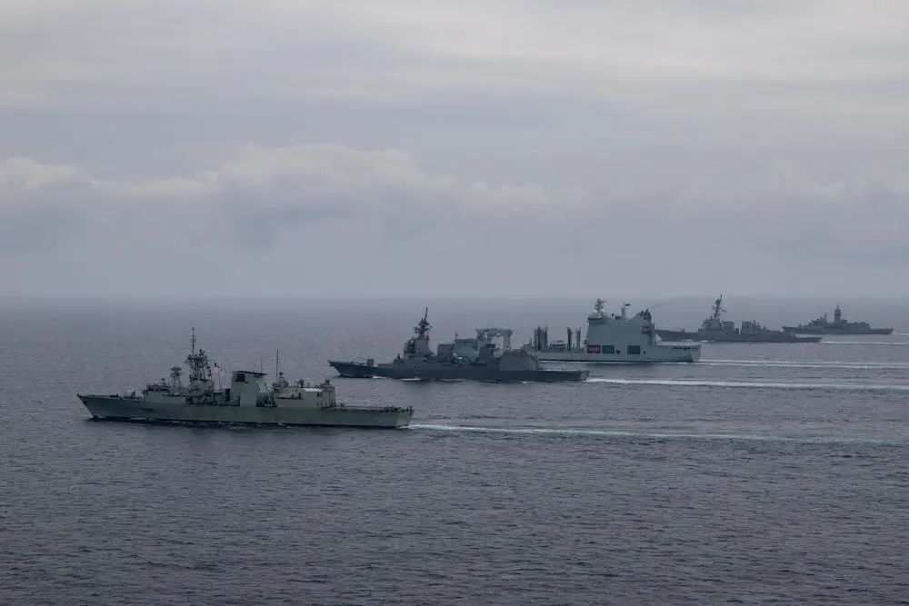 中国052C四舰编队,强行插入美日舰队
