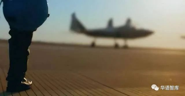 福建舰亮相南部战区宣传片,歼35隐身舰载机停满甲板