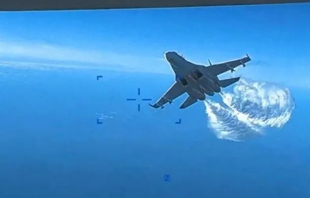 美国战略轰炸机又遭俄军拦截!美俄正面交火,只差一点契机