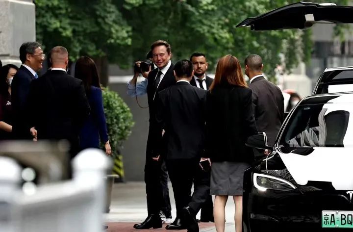 马斯克闪电访华43小时谈了啥?离开中国时重夺世界首富