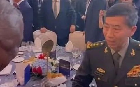美国高调告诉全世界想与中国对话的想法遭到拒绝；香格里拉对话晚宴上，美国防长主动与中国防长握手，为什么？