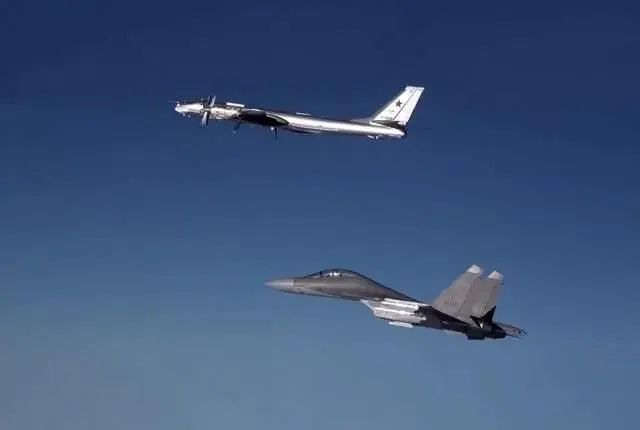 歼16为图95护航!中俄空军差距越拉越大,最先进的苏系战机在中国