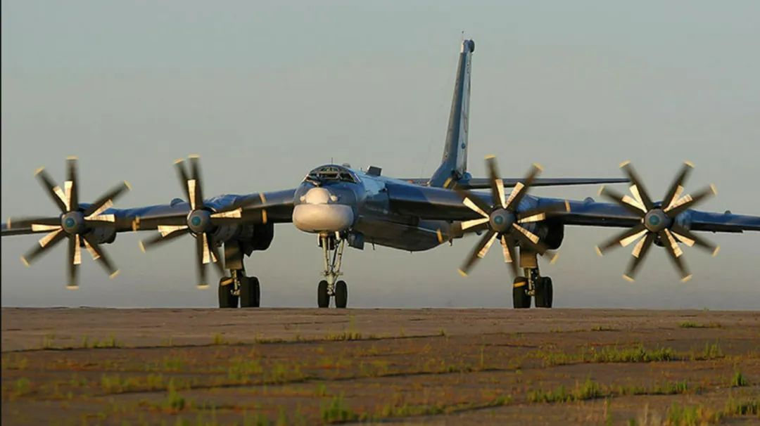俄罗斯战略轰炸机，降落在中国南京，中俄这次出手，绝对不同寻常！