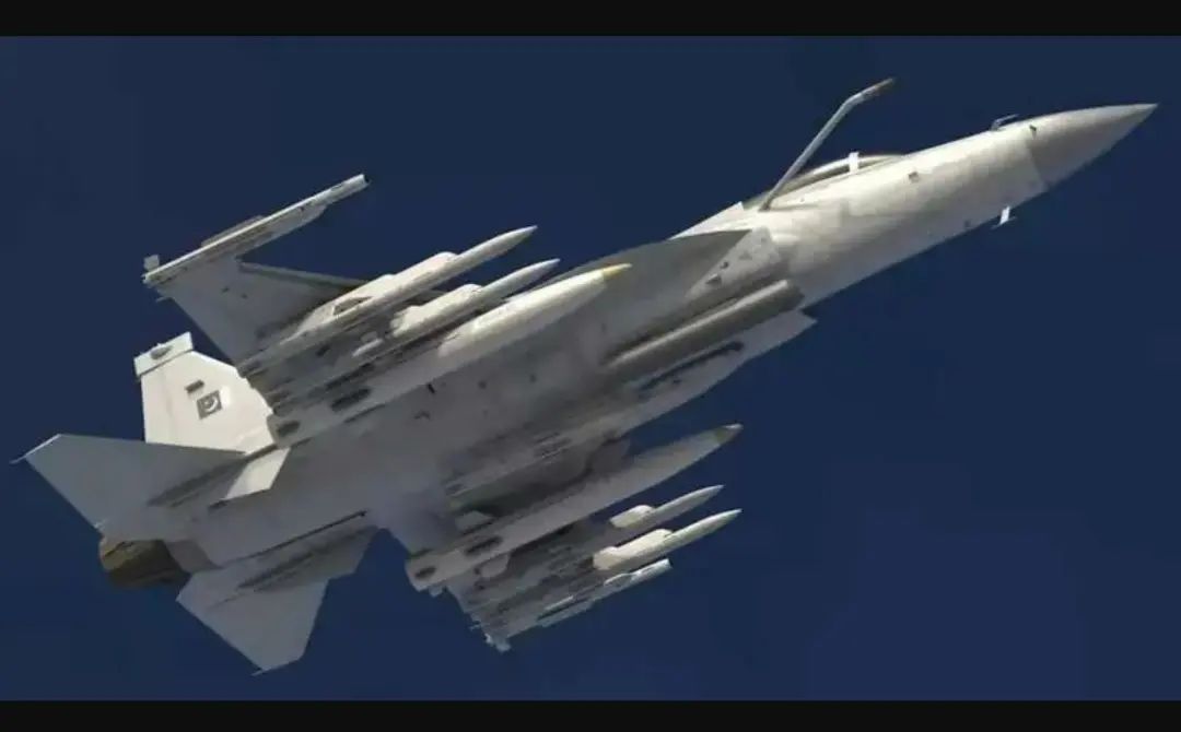 枭龙亮出最强打击火力,10个挂架“野兽模式”,9枚导弹纵横四海