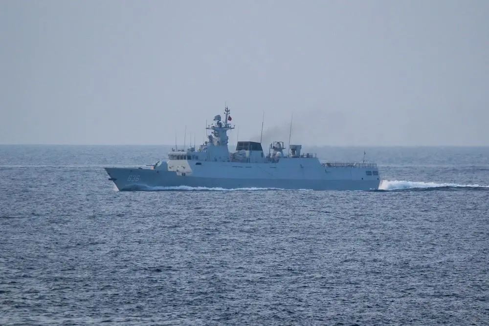 中国052C四舰编队,强行插入美日舰队