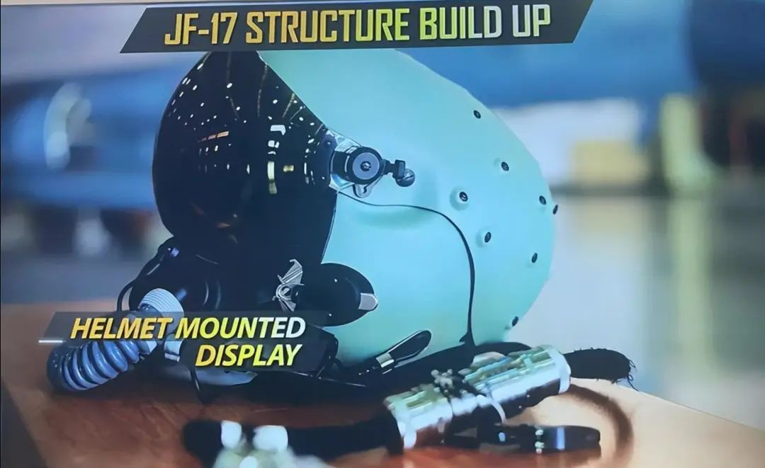 枭龙亮出最强打击火力,10个挂架“野兽模式”,9枚导弹纵横四海