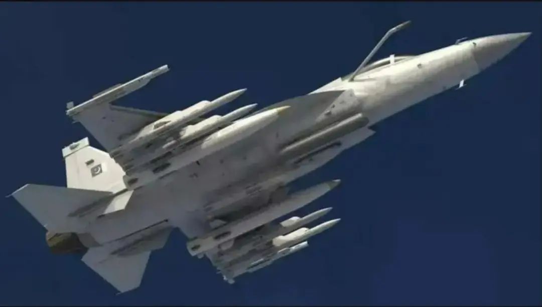 扔掉美国破烂货，这国终于下决心，购买“枭龙3”战机，取代F-16