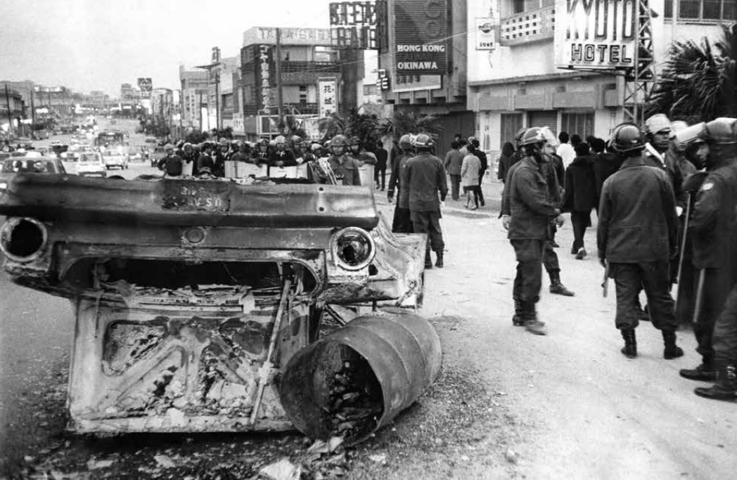 在“推土机和刺刀”下:冲绳美军基地建造背后的琉球人民血泪史