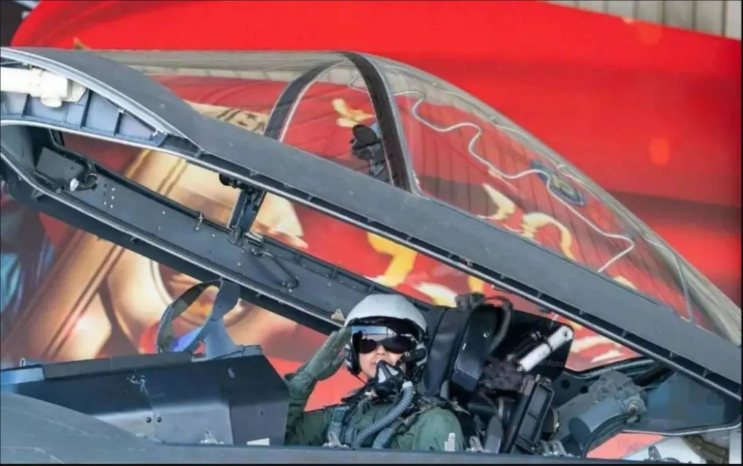 美国越来越像韩国了:直-20抄袭黑鹰,歼-35抄袭F-35,轰-20抄袭B-2