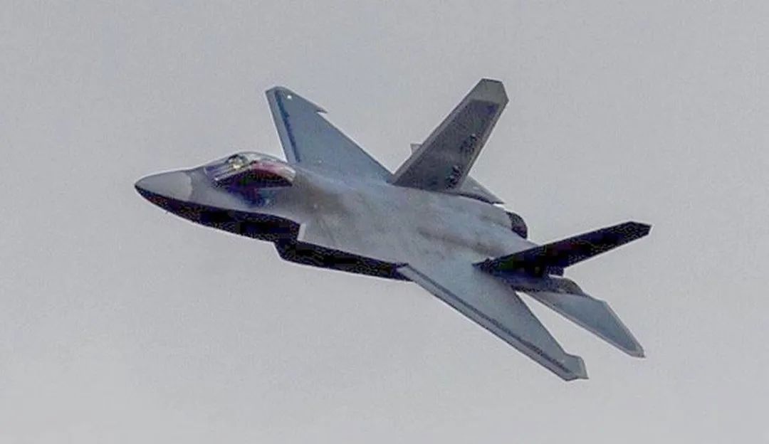 以后只能采购中国FC-31了!歼20苏57对比差距明显,苏57算玩砸了