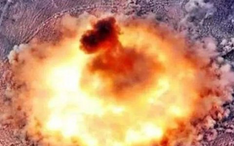 中国“炸弹之王”曝光，轰爆威力仅次于核弹，2500度火球横扫敌人堡垒