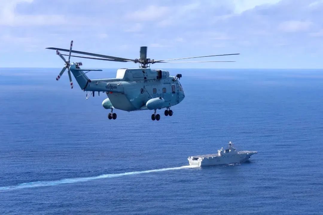 中国075型两栖攻击舰“广西”舰ESG首次穿过第一岛链，可随时执行“夺岛任务”！