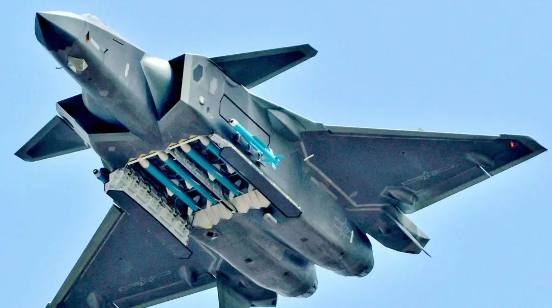 以后只能采购中国FC-31了!歼20苏57对比差距明显,苏57算玩砸了