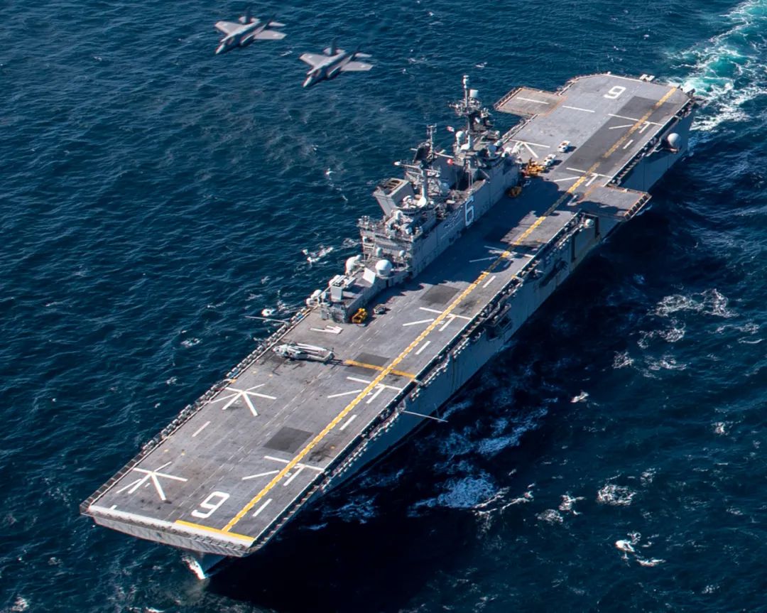 中国075型两栖攻击舰“广西”舰ESG首次穿过第一岛链,可随时执行“夺岛任务”!