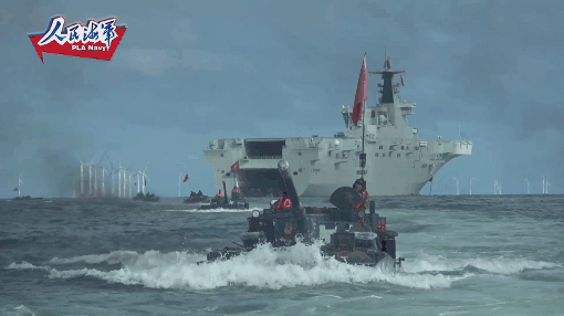 中国075型两栖攻击舰“广西”舰ESG首次穿过第一岛链,可随时执行“夺岛任务”!